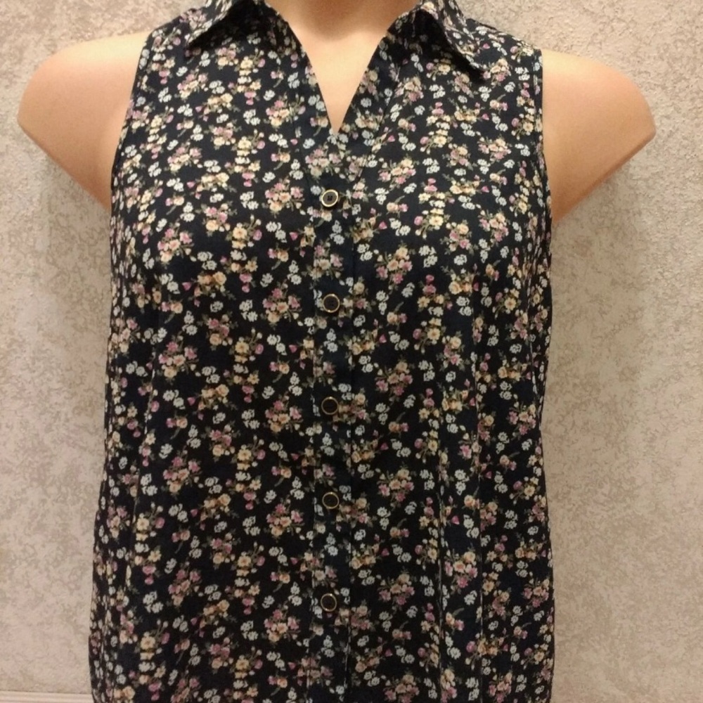 Mine Navy Floral Sleeveless Blouse